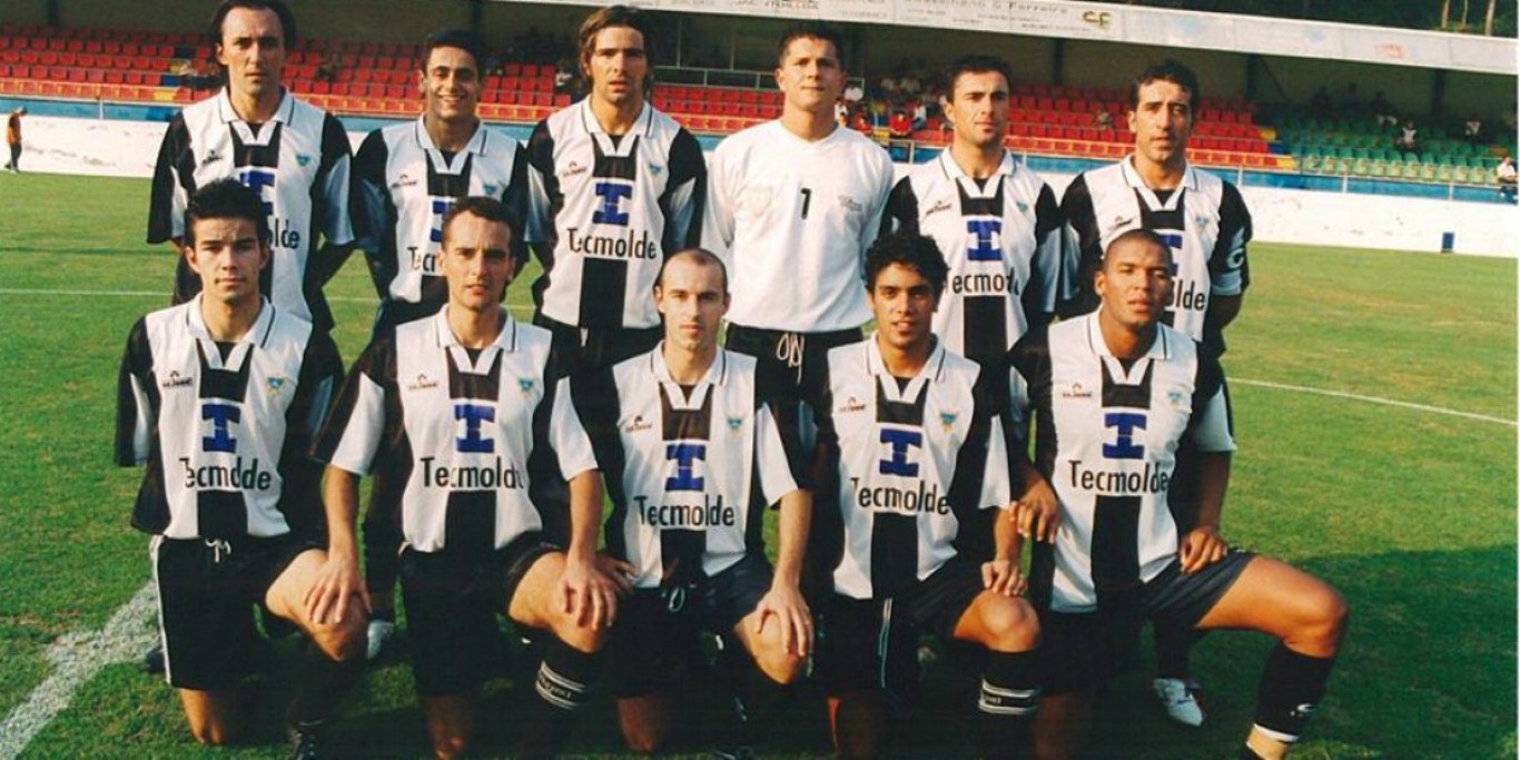 Equipa do Marinhense em 2003/04, com Hugo Pinheiro como guarda-redes.