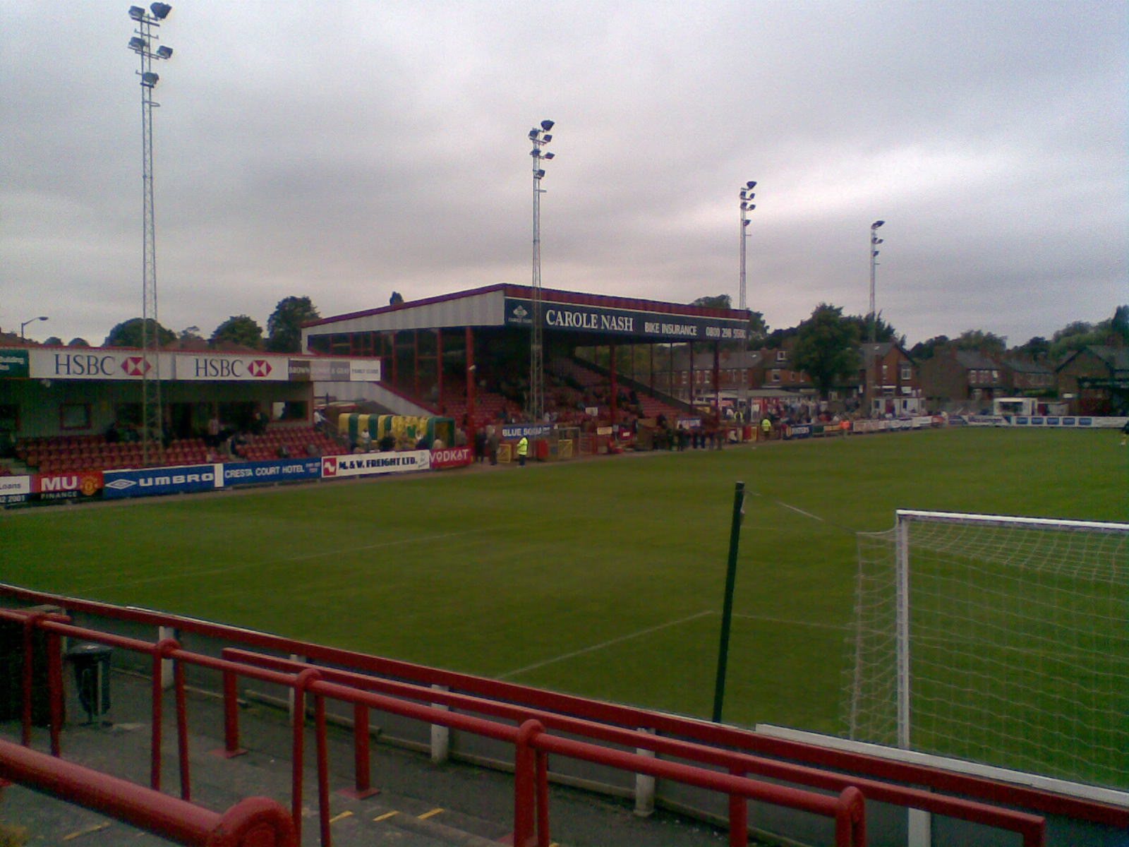 Moss Lane, o estádio do Altrincham