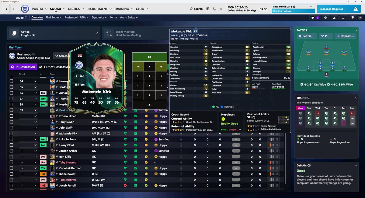 Ecrã do plantel no FM27 com a Skin TangFu e o cartão de um jogador
